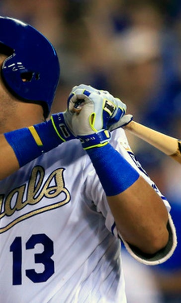 Salvador Perez powers Royals to 10-3 victory over Tigers